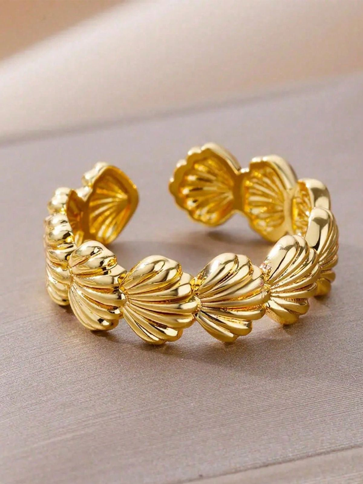 Gold Shell Ring – Stainless Steel