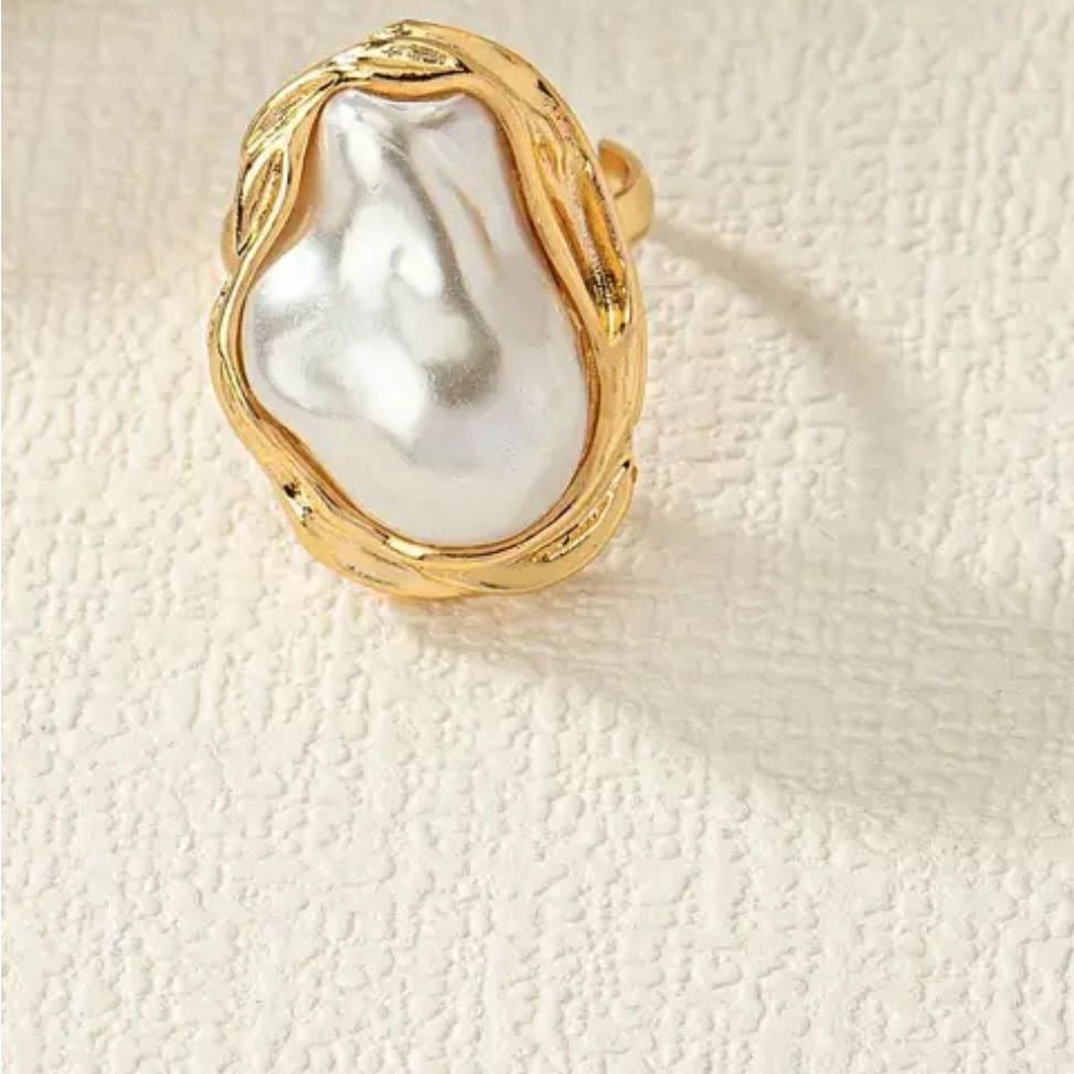 Gold Pearl Accent Ring – Vintage Style