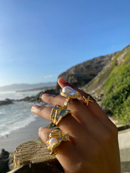 Gold Pearl Accent Ring – Vintage Style