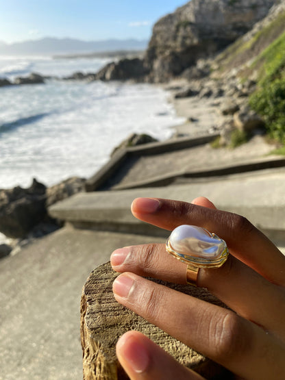 Gold Pearl Accent Ring – Vintage Style